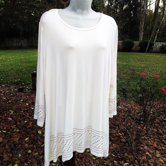 JM Collection Tops - Gorgeous JM Collection Soft White Tunic NWT 1X